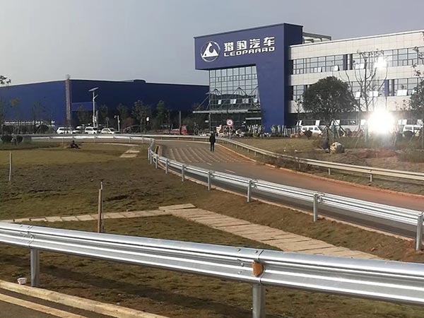 4S店道路护栏施工