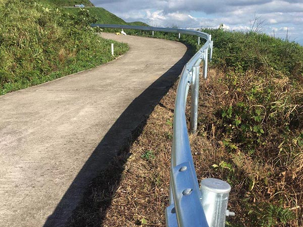 公路护栏施工
